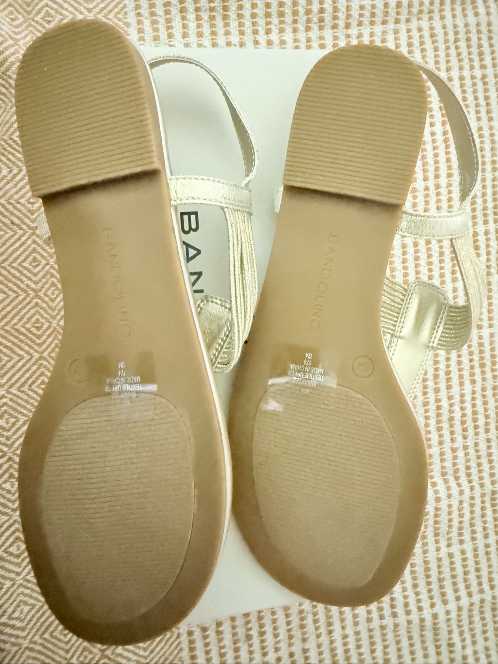 Bandolino Kayte Gold Embellished T-Strap Flat Sandals Brand New - Picture 8 of 8